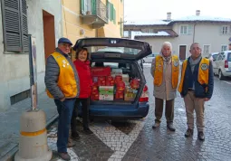 La consegna dei pacchi alla San Vincenzo di Caraglio